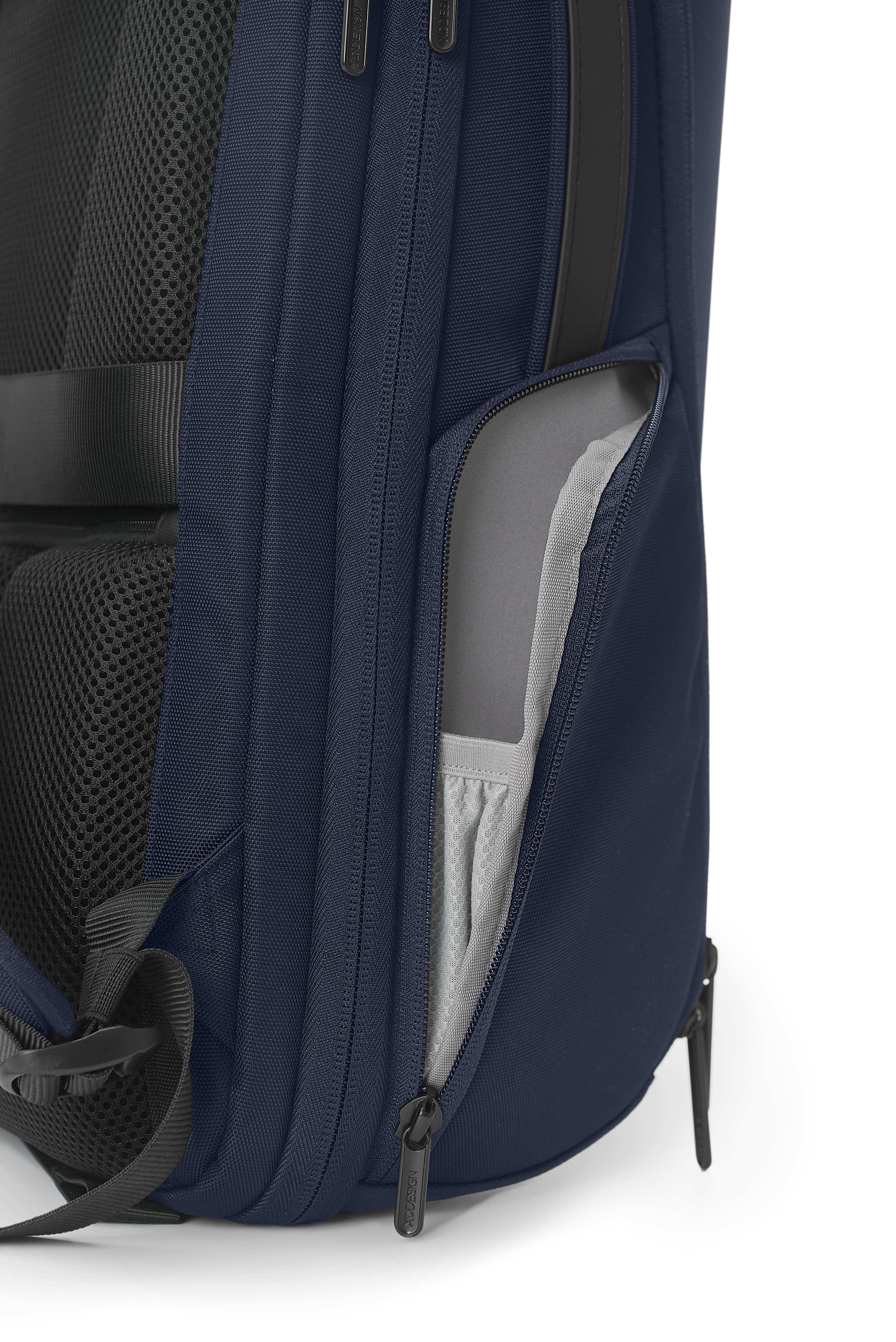 XD Design Bizz 15.6'' Inç Uyumlu Suya Dayanıklı Hırsızlık Önleyici Sırt Çantası Lacivert