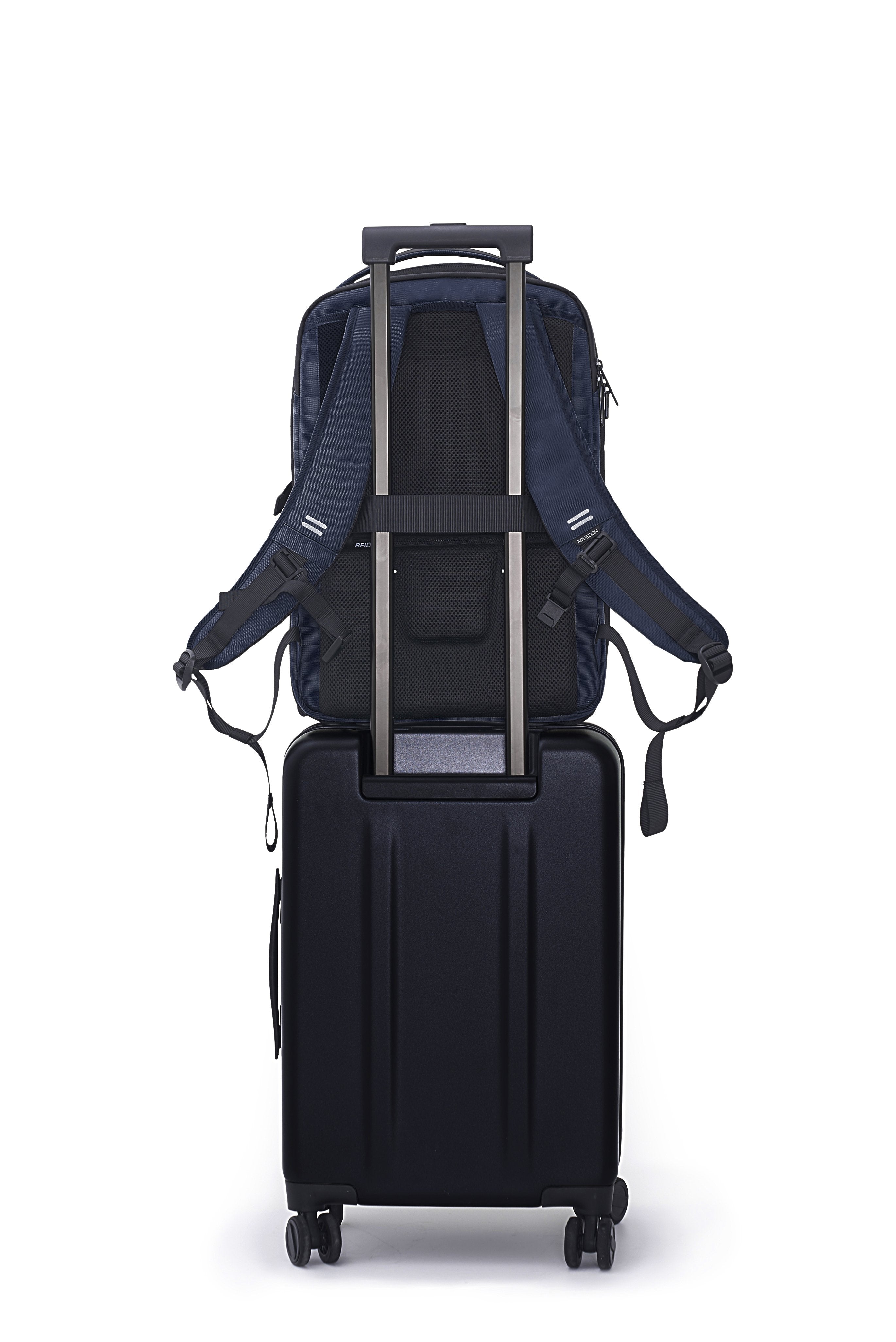 Image of XD Design Bizz 15.6'' Inç Uyumlu Suya Dayanıklı Hırsızlık Önleyici Sırt Çantası Lacivert