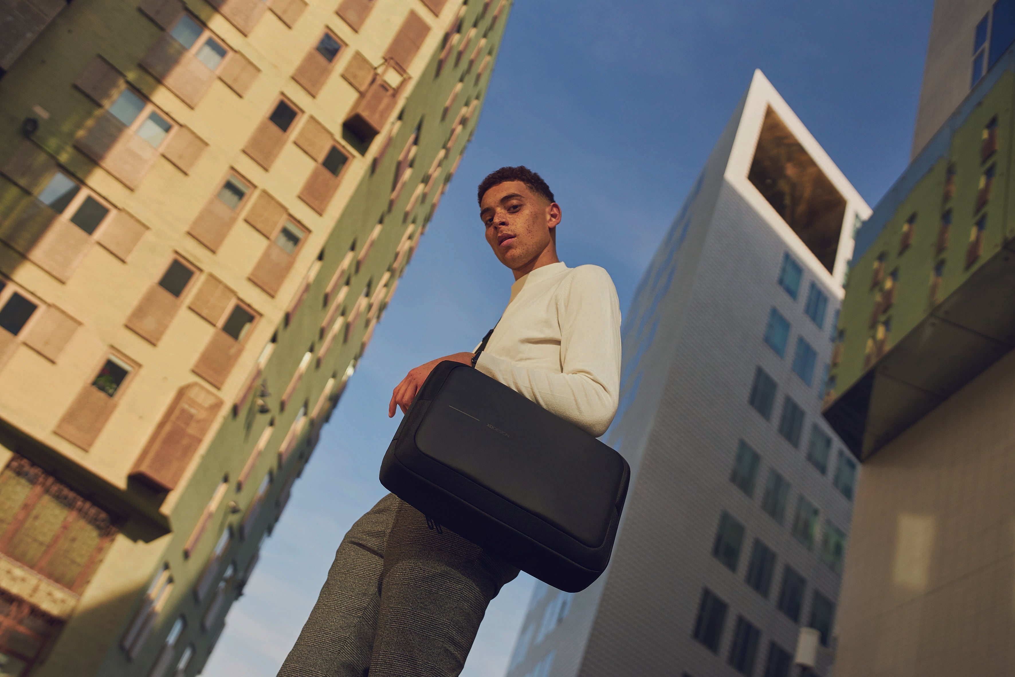 Image of XD Design Bobby Bizz 15.6'' Inç Uyumlu Hırsızlık Önleyici Evrak ve Sırt Çantası Siyah